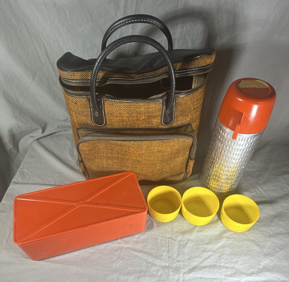 J.C. Higgins 1 Quart Metal Vacuum Bottle Thermos No. 7539 w/ Bag, Cups
